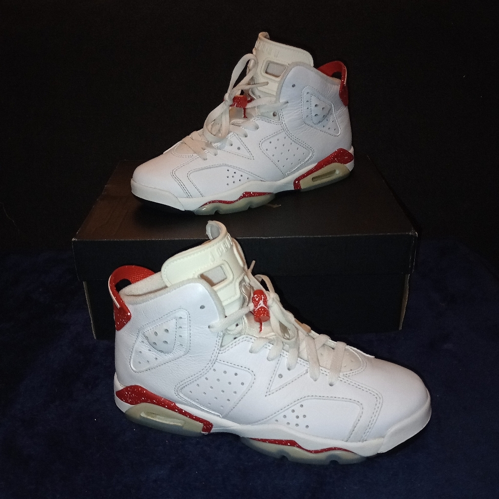 IOB EUC Air Jordan 6 Retro Red Oreo Size 6 Y or Women's Size 7.5